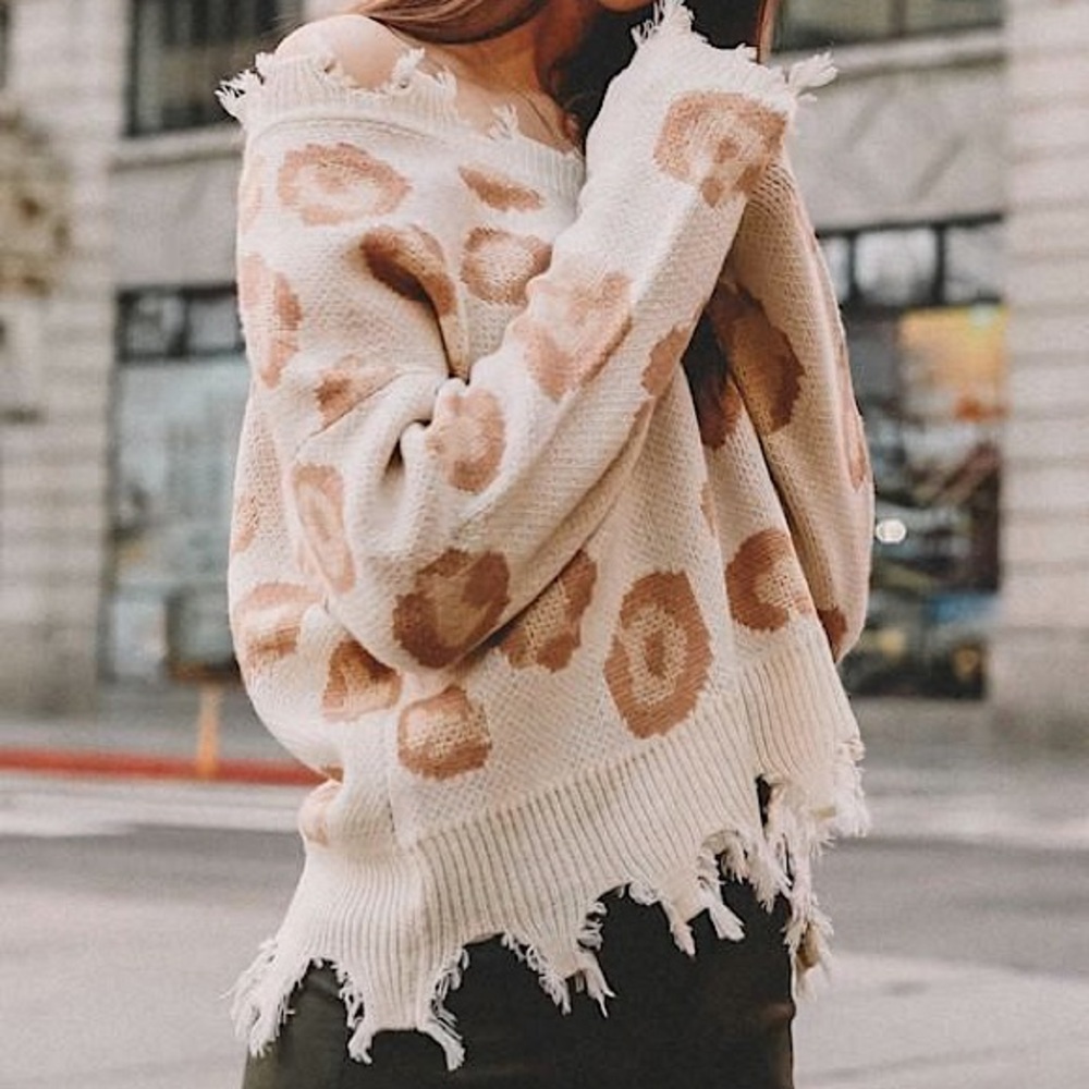 🎉SALE🎉 🆕🤎LA MIEL: BEIGE Leopard V-Neck Distressed Soft Sweater M/L